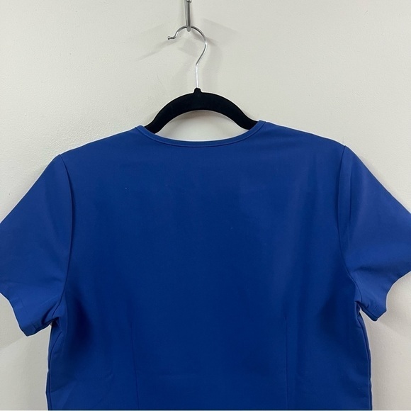 Figs Casma Three Pocket Scrub Top - Picture 8 of 9